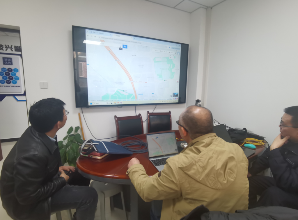 項目初期與內環支隊討論。受訪單位供圖 項目初期與內環支隊討論。受訪單位供圖